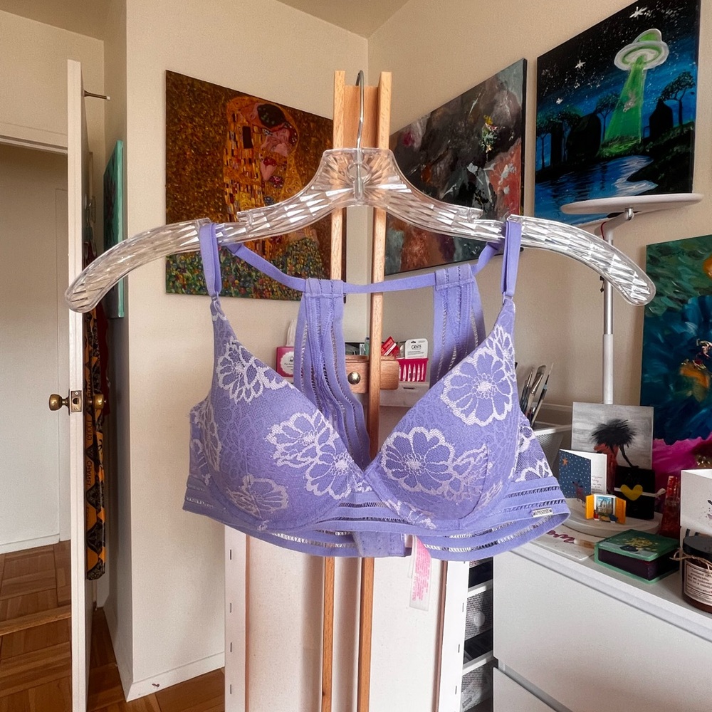 Victoria's Secret Blue Underwire Bra with Textured Fabric laces - Picture 2 of 4